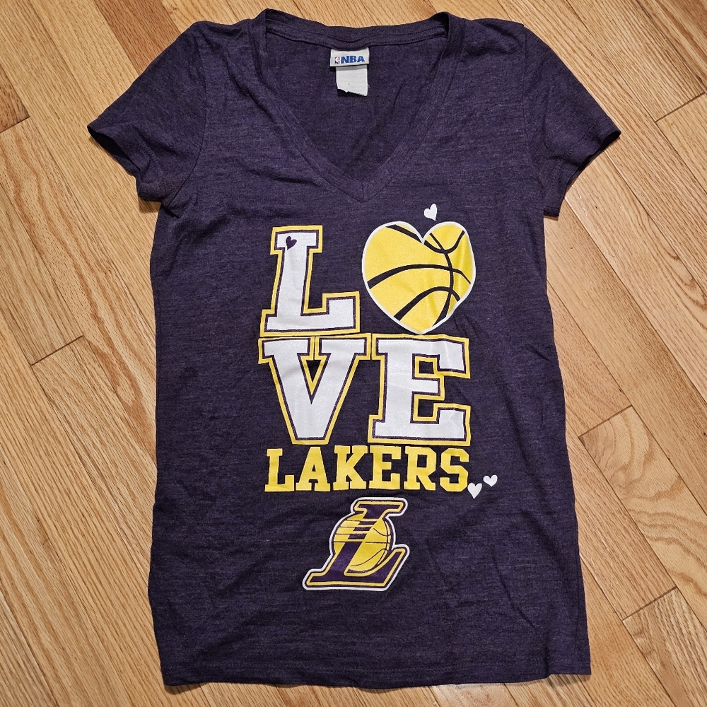 🌷3/$15🌷 Lakers V-Neck T-Shirt